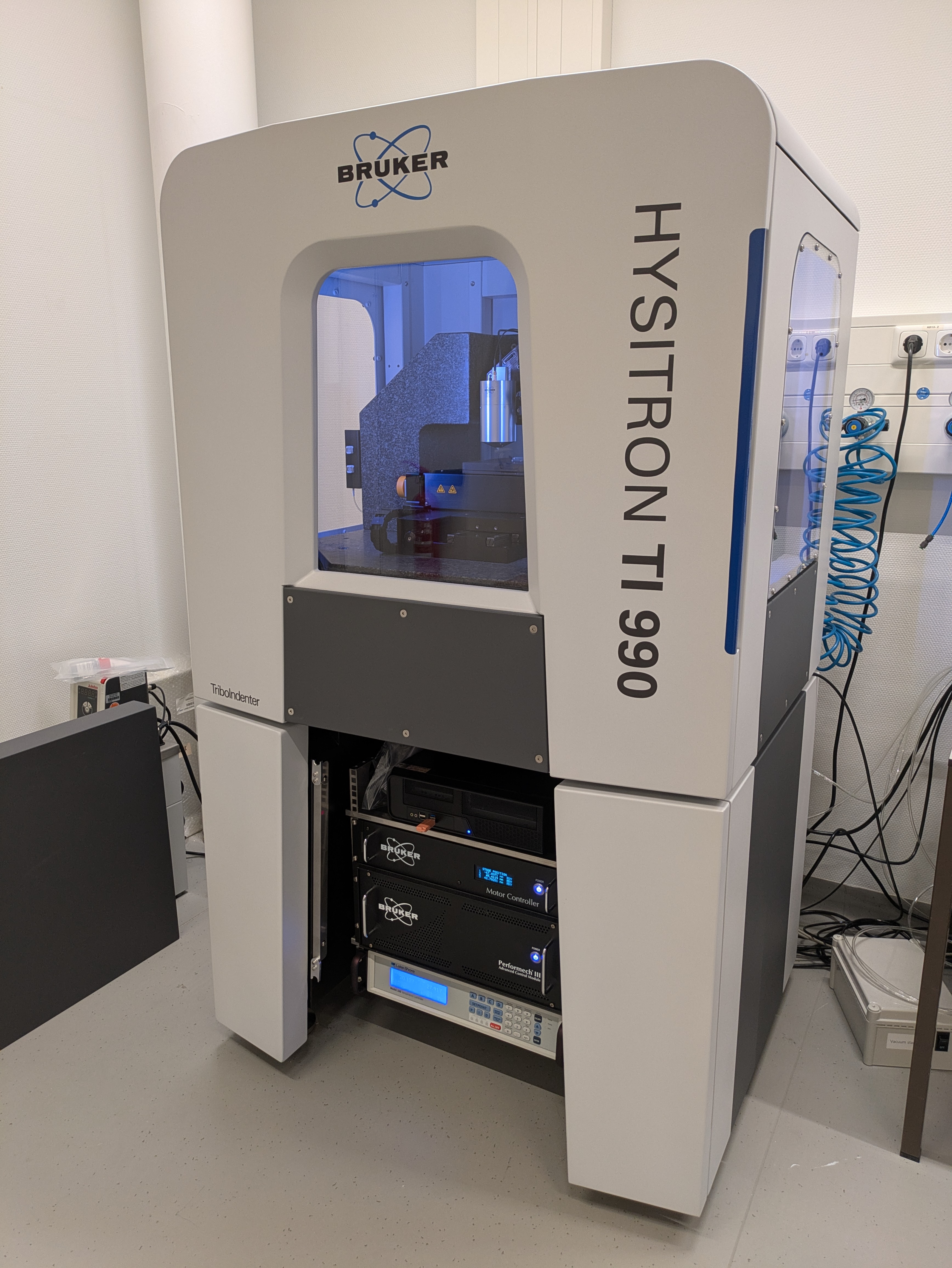 Hysitron TI 990 Full View